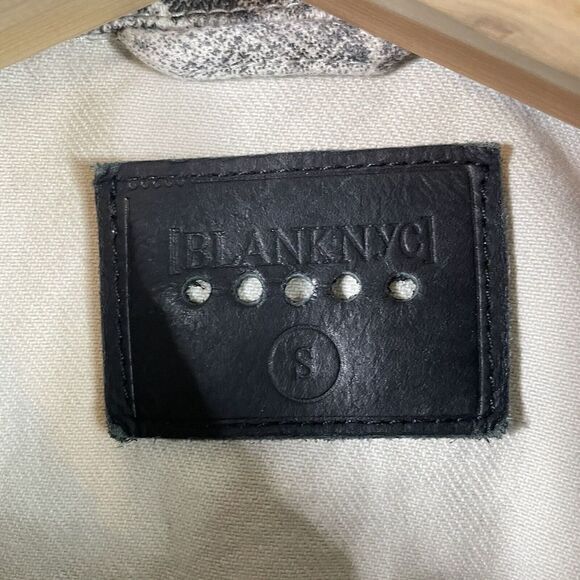 Blank NYC Women Snake Skin Print Button Up Cream Denim Jacket Women's Size Small - Picture 2 of 10